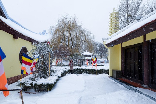 Ngôi chùa Trúc Lâm Kharkov trong tuyết trắng - Ảnh: CTLK