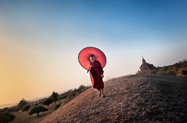 Chúng ta hãy nhìn lại mình trong bao nhiêu năm qua làm con người sống giữa cuộc đời này, cả khen và cái chê ta nói điều nào nhiều hơn.