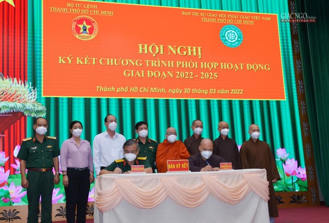 Đại diện 2 đơn vị ký kết chương trình phối hợp hoạt động giai đoạn 2022-2025