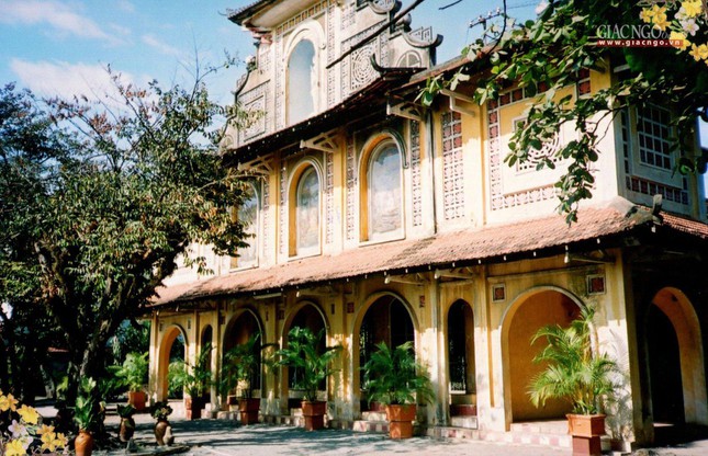 Mặt trước chánh điện chùa Vạn Đức trùng tu lần thứ nhất (1963) - Ảnh: Tư liệu Vạn Thành