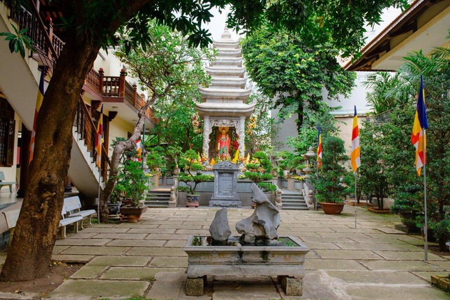 Bảo tháp cố Trưởng lão Hòa thượng Thích Trí Thủ trong khuôn viên Quảng Hương Già Lam - Ảnh: Đăng Huy