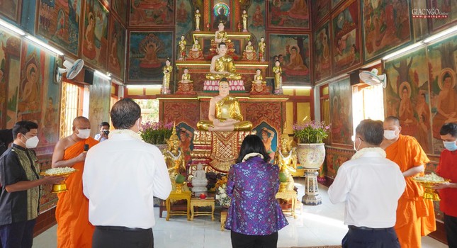 Lễ Phật tại chùa Candarans
