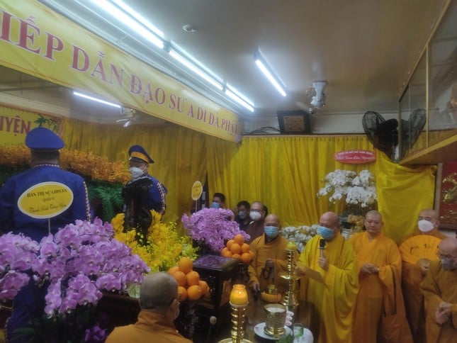 Cử hành nghi thức nhập kim quan