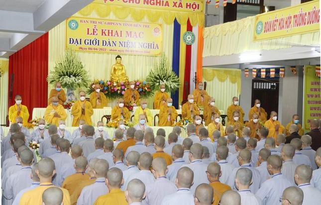 Ban Tổ chức, Ban Giám khảo tại buổi khảo hạch, giới tử trải qua thi câu hỏi trắc nghiệm, viết luận văn và khảo hạch giới tử