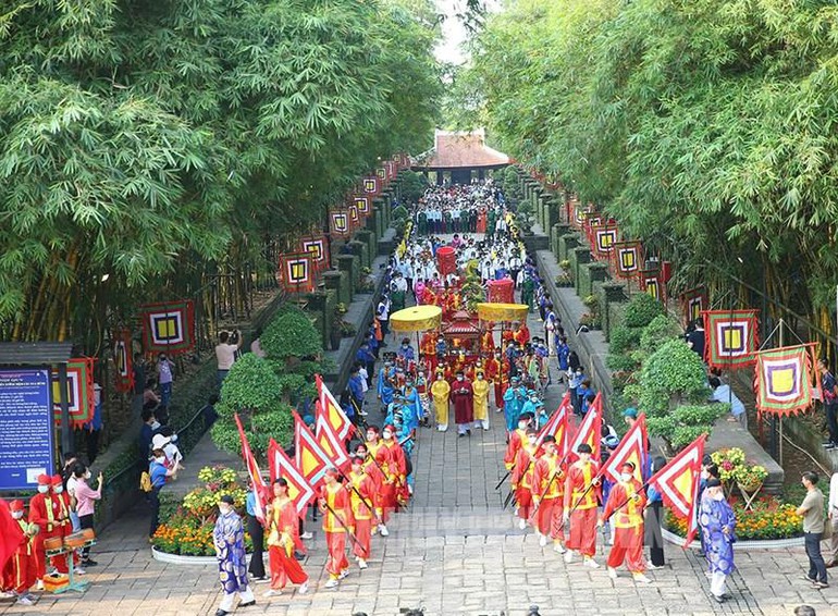 Nghi thức diễu hành, rước lễ nhân ngày Quốc Tổ Hùng Vương mùng 10-3