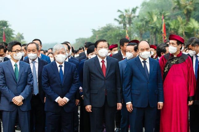 Chủ tịch nước Nguyễn Xuân Phúc cùng lãnh đạo Đảng, Nhà nước dâng hương giỗ Tổ Hùng Vương tại Khu di tích lịch sử Đền Hùng