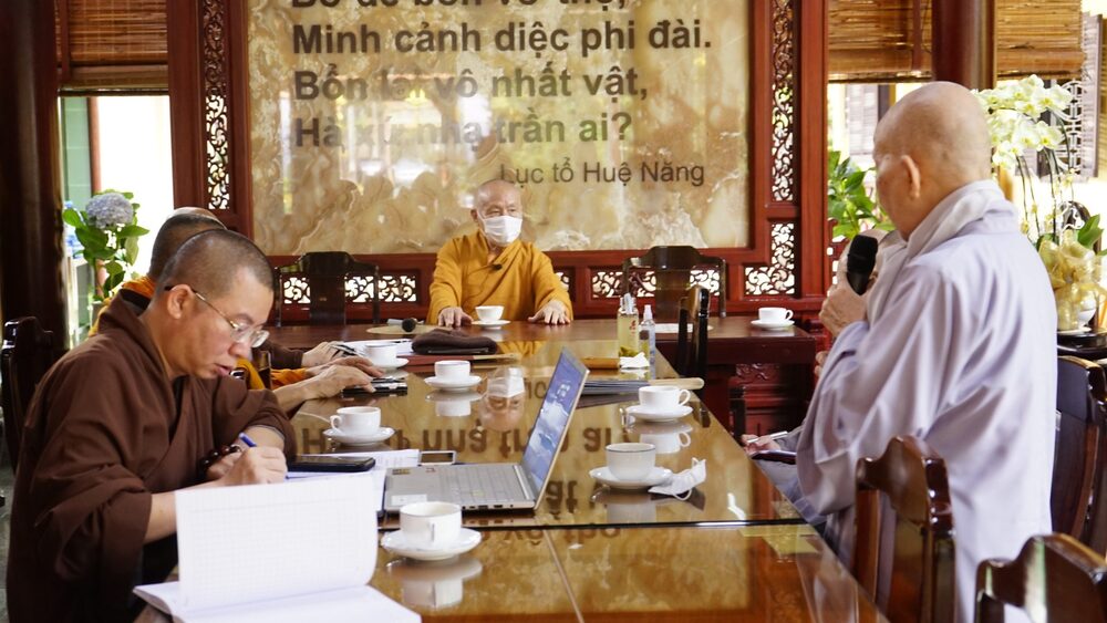 Tiếp đến, Ni Trưởng Thích Nữ Như Đức, Phó BTS Phật giáo tỉnh, cũng báo cáo về khách mời thuộc Phân ban Ni giới Trung Ương.