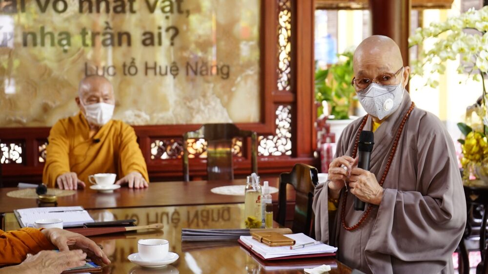 Ni trưởng Thích Nữ Huệ Hương, UV HĐTS GHPGVN, Phó trưởng Phân Ban Ni giới Trung Ương, Phó Ban Trị sự kiêm Trưởng Phân Ban Ni giới GHPGVN tỉnh Đồng Nai thông báo về khách mời lãnh đạo và chính quyền địa phương tham dự.