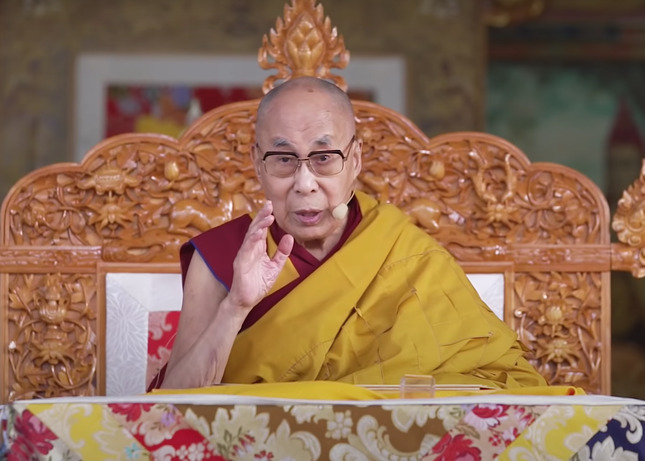 Suốt thời gian Covid-19 hoành hành, các buổi thuyết pháp của Đức Dalai Lama được tổ chức dưới hình thức trực tuyến