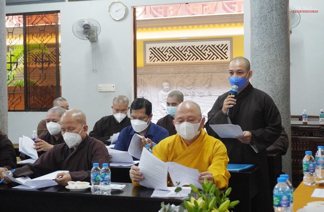 Đại đức Thích Quang Nghĩa, Chánh Thư ký Ban Trị sự GHPGVN quận Gò Vấp triển khai chương trình phiên họp