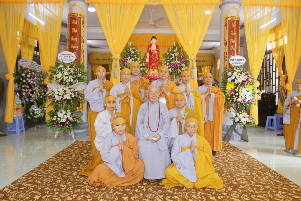 Nay Diệu Nghiêm tự chỉ còn NT. TN Mỹ Đức và Ni chúng.