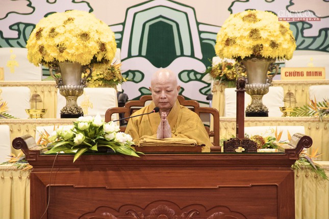 Hòa thượng Thích Lệ Trang giáo giới và hướng dẫn các nghi thức khi thọ giới cho các giới tử