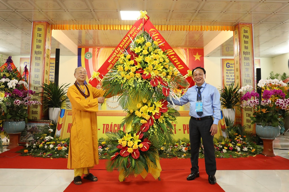 Lẵng hoa chúc mừng của Chủ tich nước Nguyễn Xuân Phúc…