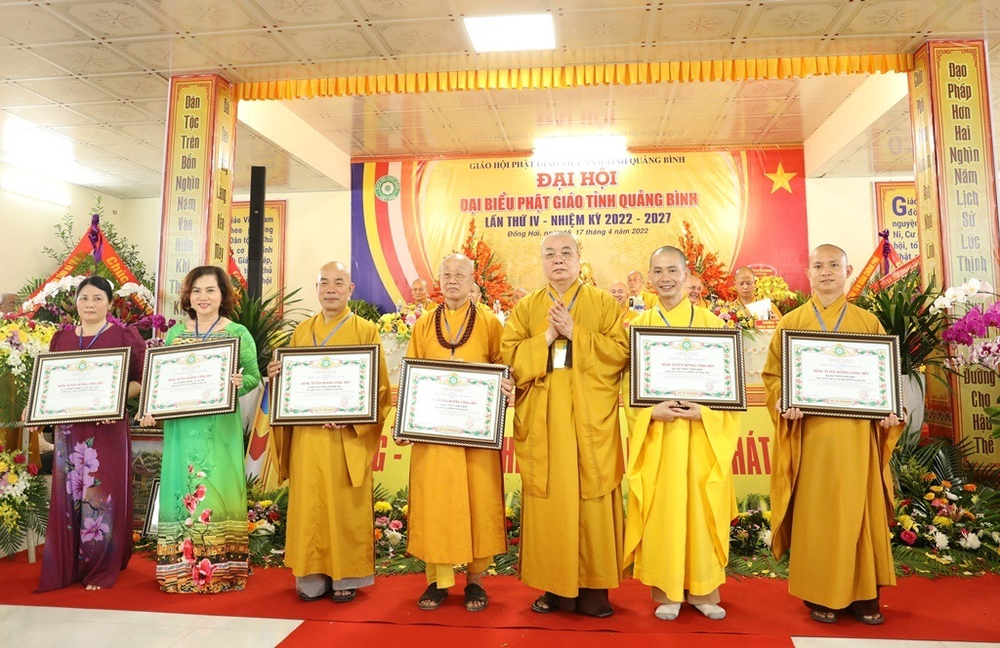 Trung ương Giáo hội tặng Bằng tuyên dương công đức