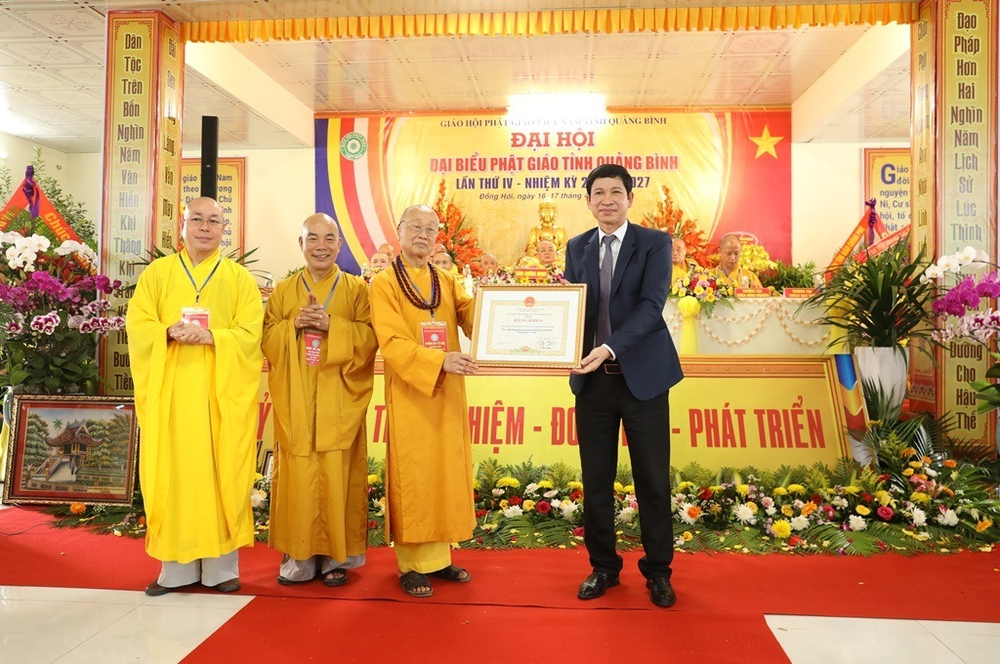 UBND tỉnh Quảng Bình tặng Bằng khen