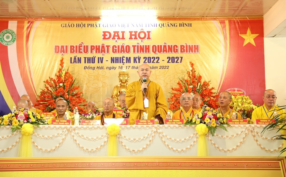 TT. Thích Đức Thiện – Phó Chủ tịch kiêm Tổng Thư ký Hội đồng Trị sự GHPGVN điều phối chương trình đại hội