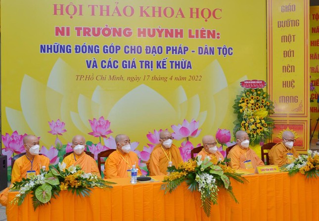 Chư tôn đức Ni Hệ phái Khất sĩ tại hội thảo