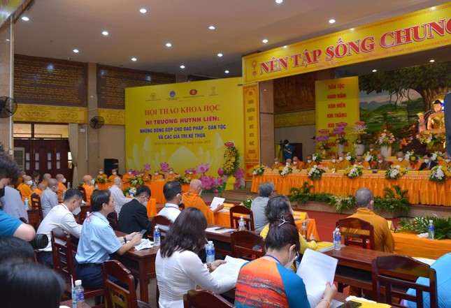 Phiên bế mạc diễn ra vào 17 giờ chiều cùng ngày