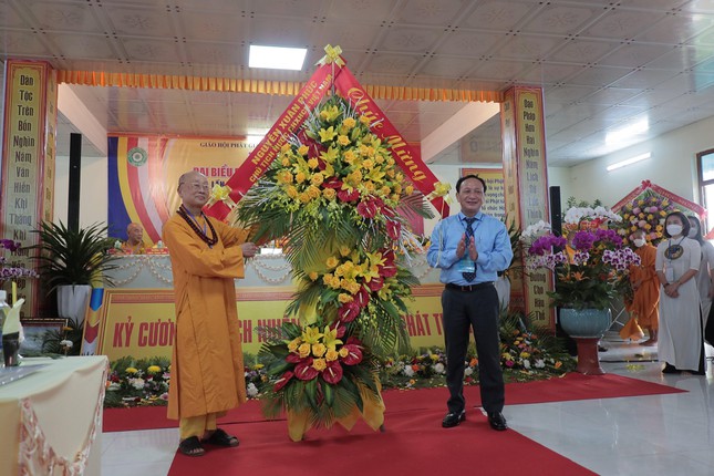 Chủ tịch nước Nguyễn Xuân Phúc gửi hoa chúc mừng đại hội