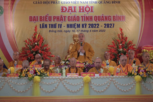 Hòa thượng Thích Thanh Nhiễu ban đạo từ