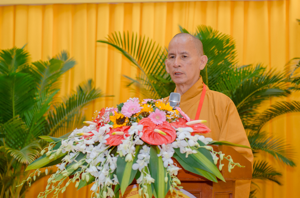 Hòa thượng Thích Thiện Thống phát biểu chào mừng.