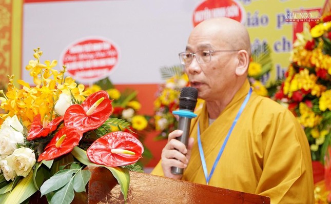 Thượng tọa Thích Hạnh Huệ trình danh sách nhân sự dự kiến giới thiệu vào Ban Trị sự nhiệm kỳ mới