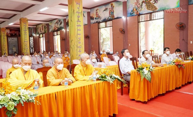 Chư tôn đức, đại diện các cơ quan tham dự
