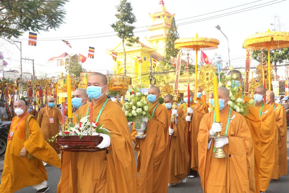 Cung nghinh chư Tôn đức Giáo phẩm quang lâm chứng minh Đại hội