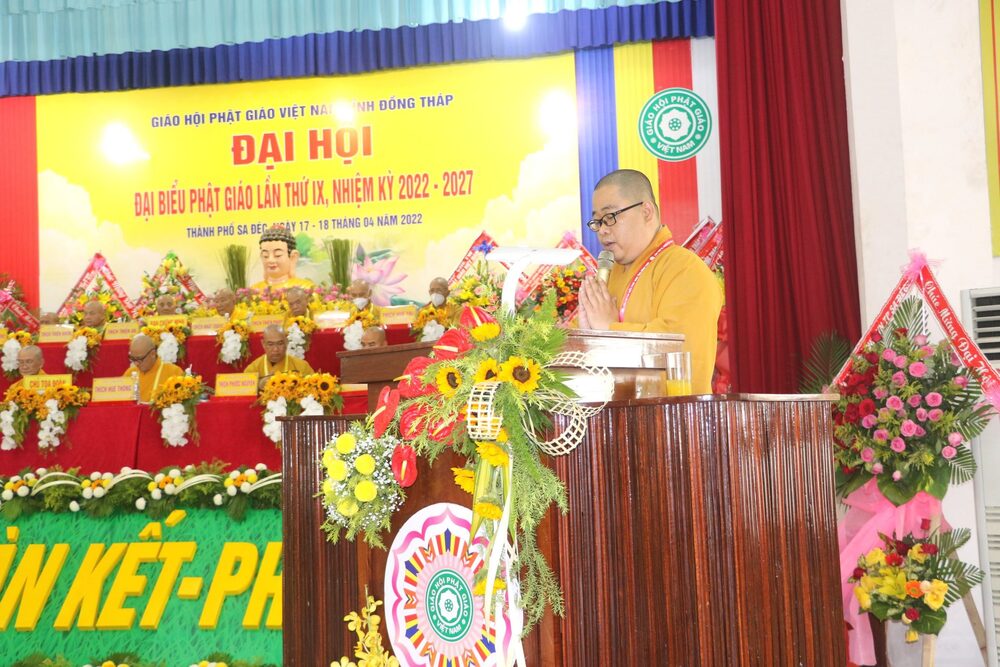 Đại đức Thích Chí Thiện – Phó Thư ký kiêm Phó Văn phòng Ban Trị sự GHPGVN tỉnh, trình bày Phương hướng hoạt động Phật sự GHPG Việt Nam tỉnh Đồng Tháp nhiệm kỳ 2022- 2027