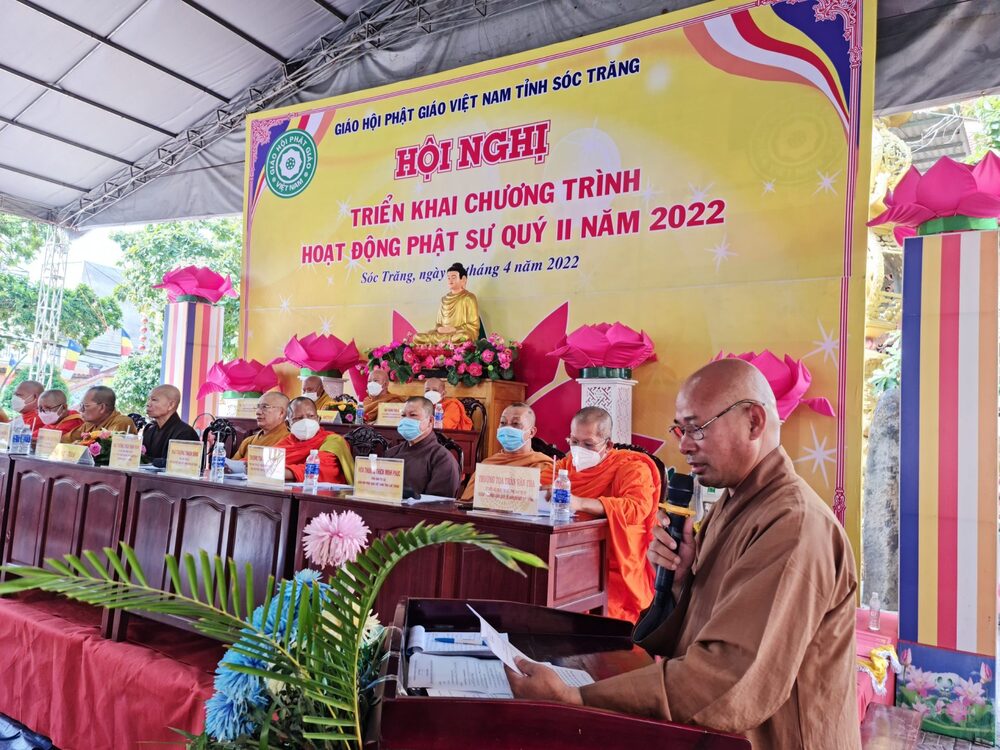 ĐĐ.Thích Định Hương – Phó thư ký, Chánh văn phòng BTS Phật giáo tỉnh báo cáo tổng kết quý I, trình phương hướng hoạt động quý II