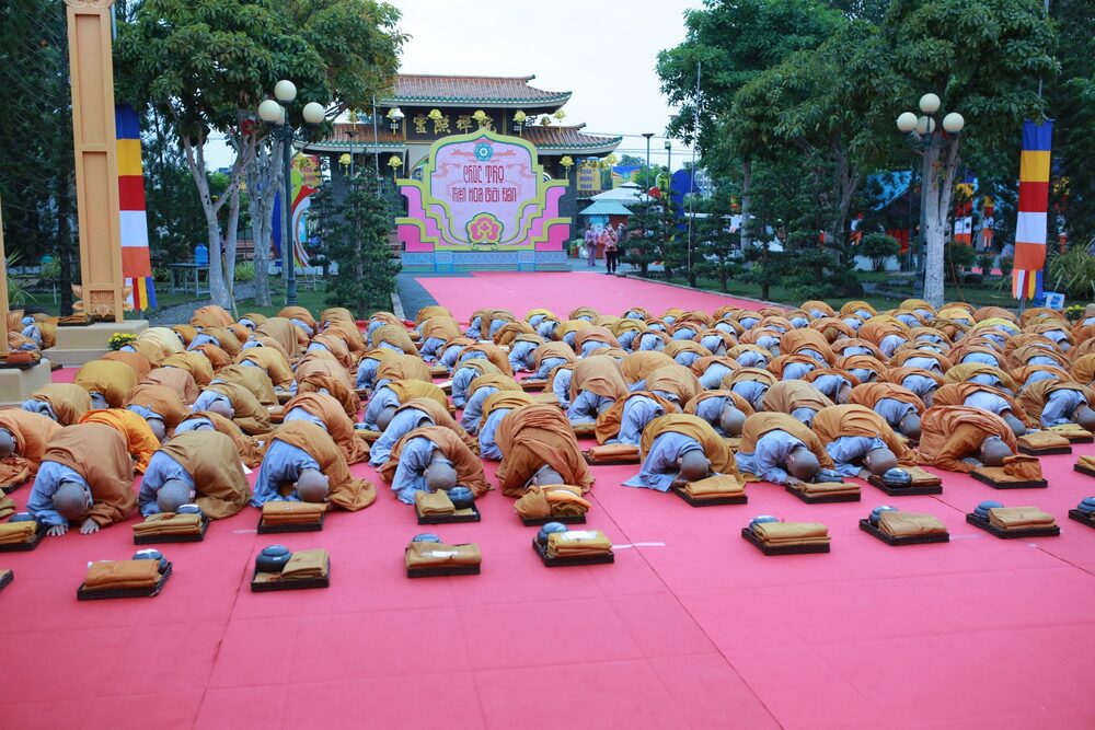 Không khí trang nghiêm, thanh tịnh, giới tử chí thành cầu giới Pháp Tại Thiền viện Thường Chiếu