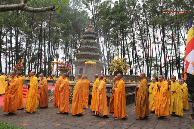 Hữu nhiễu bảo tháp