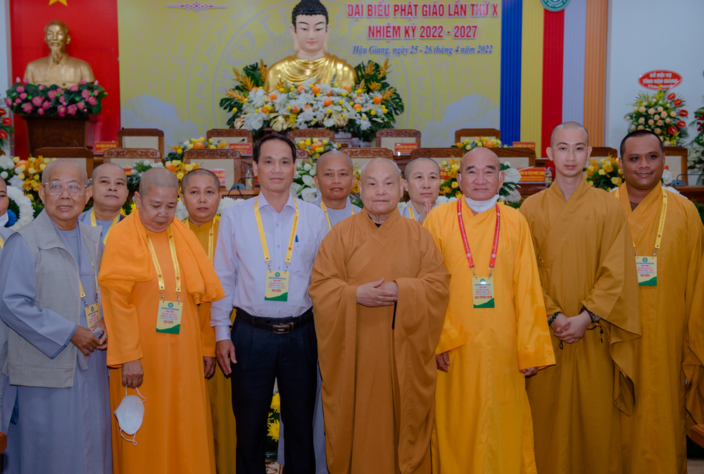 Hòa thượng Thích Thiện Nhơn, Chủ tịch Hội đồng Trị sự quang lâm tại hội trường sau khi phiên trù bị kết thúc