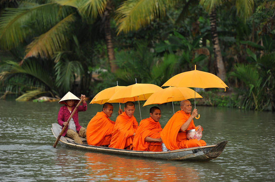 Thuận dòng, ngược dòng, tự đứng lại, qua bờ kia