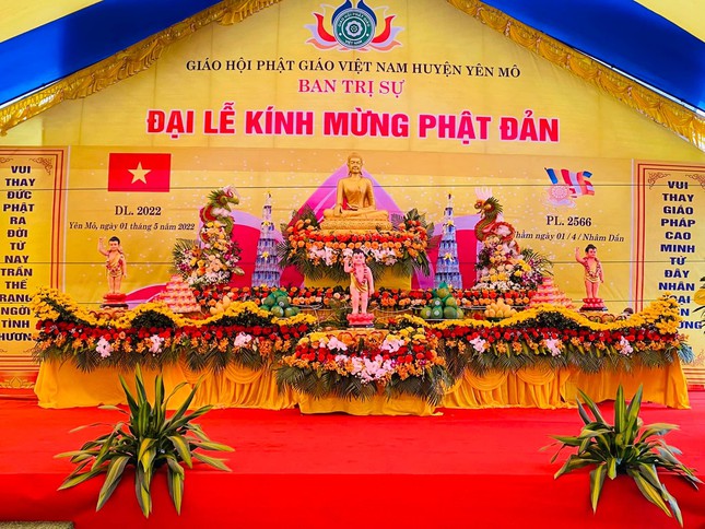 Ban Trị sự Phật giáo huyện Yên Mô trang nghiêm cử hành Đại lễ Phật đản 13