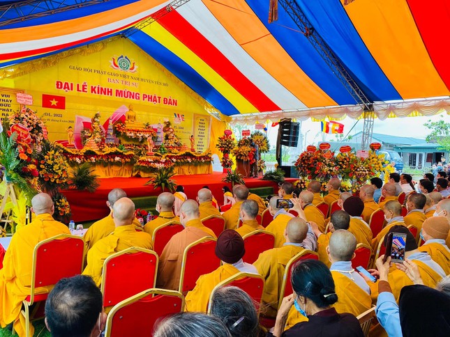 Ban Trị sự Phật giáo huyện Yên Mô trang nghiêm cử hành Đại lễ Phật đản 9