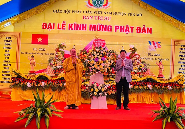 Ban Trị sự Phật giáo huyện Yên Mô trang nghiêm cử hành Đại lễ Phật đản 11