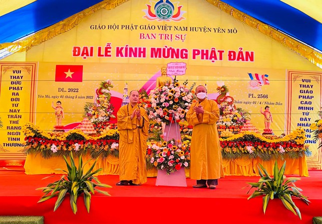 Ban Trị sự Phật giáo huyện Yên Mô trang nghiêm cử hành Đại lễ Phật đản 12