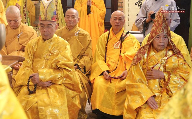 Chư tôn đức chứng minh