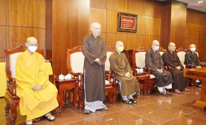 Hòa thượng Thích Nhật Hỷ đại diện chư tôn đức đáp từ