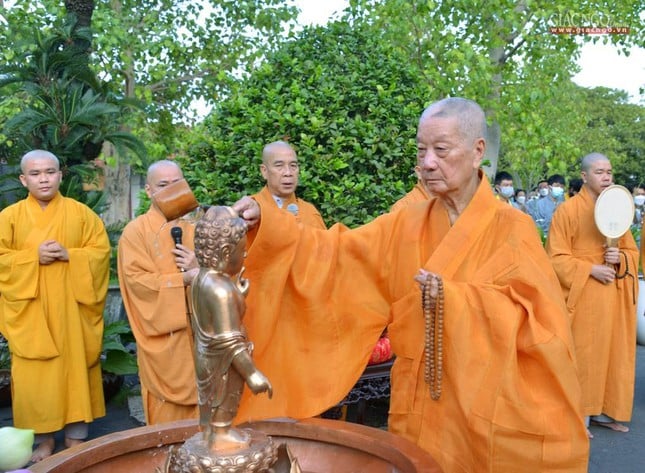le-tam-phat-tai-chua-hue-nghiem-12-46