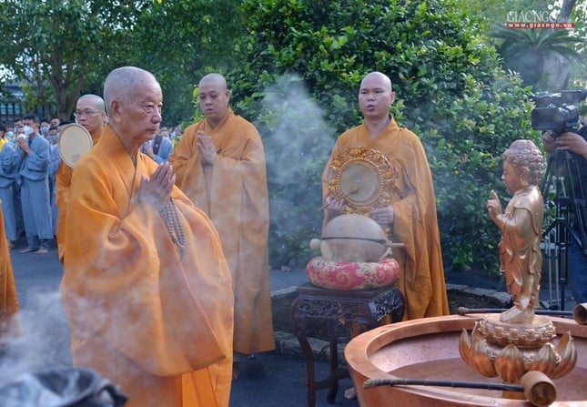 le-tam-phat-tai-chua-hue-nghiem-17-514