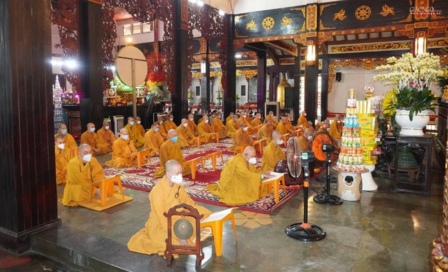 'Pháp mầu nhiệm cao sâu không xiết / Trăm nghìn muôn ức kiếp kho tìm'