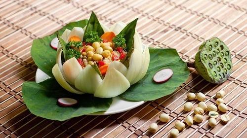 Trong dịch số, phương Tây của ngũ hành là phía mặt trời lặn mang cặp số 4 và 9. Mặt trời lặn về hướng Tây. Người mất, cũng về hướng Tây nên mới gọi khuất bóng, như trời lặn về chiều khuất bóng dần.