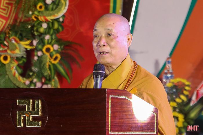 Hòa thượng Thích Bảo Nghiêm đọc thông điệp Đại lễ Phật đản.