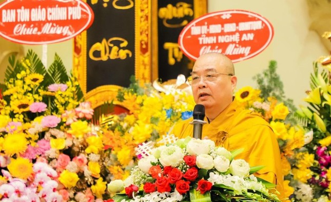 Hòa thượng Thích Thanh Nhiễu tuyên đọc Thông điệp Phật đản Phật lịch 2566 của Đức Trưởng lão Hòa thượng Thích Trí Quảng, Quyền Pháp chủ GHPGVN