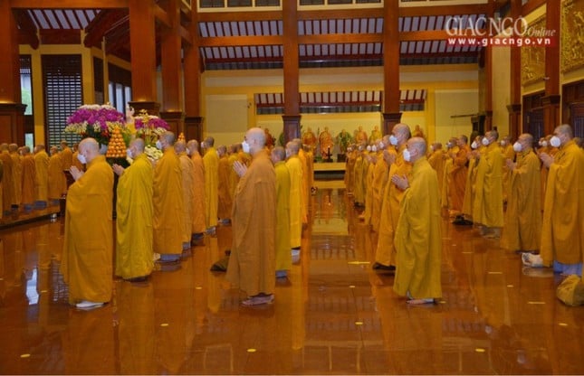 Chư tôn đức xưng tán Tam bảo, phương tiện tác pháp an cư