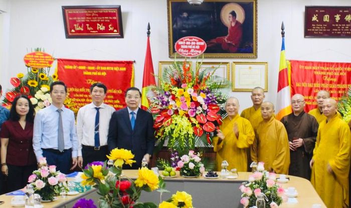 Chủ tịch UBND TP Chu Ngọc Anh chúc mừng Giáo hội Phật giáo Việt Nam TP Hà Nội nhân Đại lễ Phật đản 2022