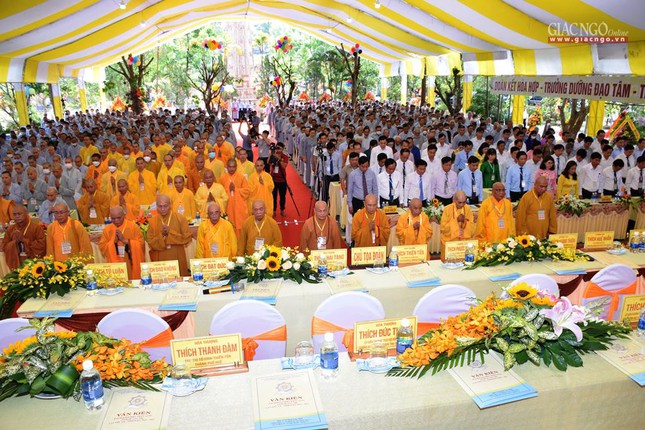 Chư tôn đức, đại biểu cử hành các nghi thức trước khi tiến hành đại hội