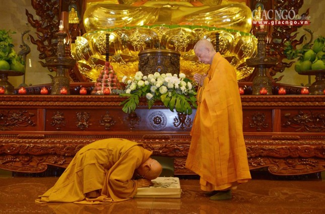 Trưởng lão Hòa thượng Thích Trí Quảng và Hòa thượng Thích Như Niệm tác pháp Thượng tọa an cư